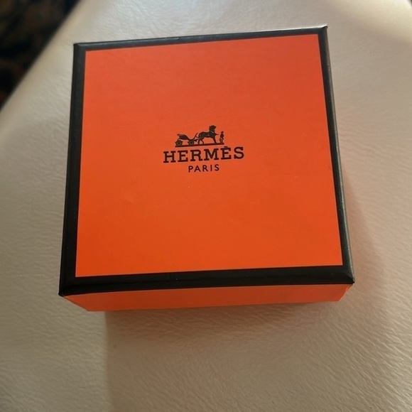 Classic Hermes H bracelet in silver and white - Picture 2 of 9